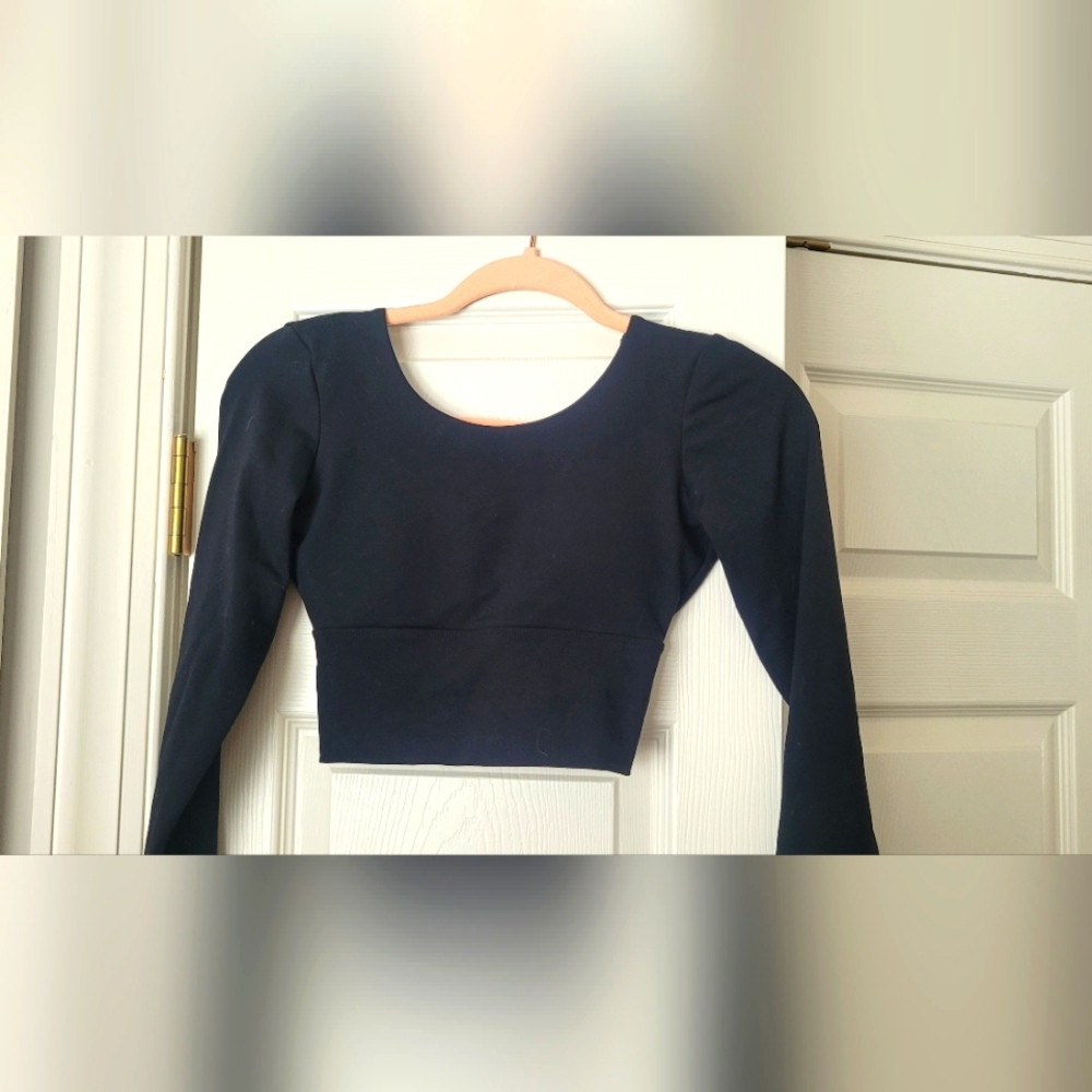 Astoria Activewear Small crop top criss cross